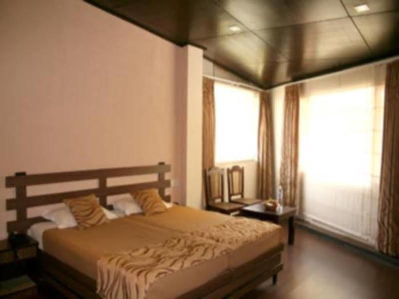 Hotel The Corner Nainital Esterno foto
